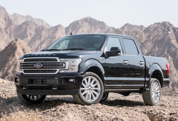 През март намалението на продажбите на пазара в Щатите е 39%, но за тримесечието е 12%. Въпреки това, някои модели – като пикапът Chevrolet Silverado, буквално бяха изстреляни нагоре и скочиха с повече от 25%. Лидер си остава Ford F-Series, въпреки че резултатите му спадат. Прогнозата за САЩ е спад с 21% в края на 2020 г. - до 13 млн. продажби.