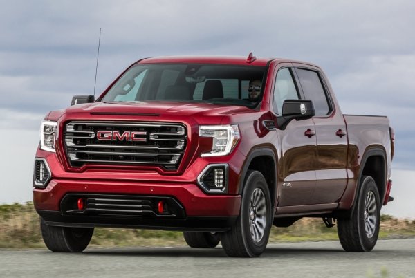 В Канада спадът е доста по-сериозен – минус  48% през март и минус 21% за първото тримесечие. Ситуацията е подобна на тази в САЩ – продажбите на Ford F-Series падат, докато тези на „роднината“
на Chevrolet Silverado – пикапът GMC Sierra, влезе в тройката. Прогнозираният спад е с 29% - до 1.36 млн. машини.