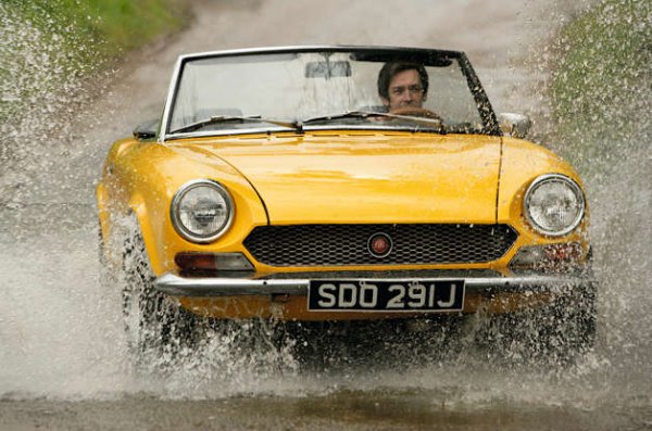 Fiat Twin Cam се появява за пръв път през 1966 г. на Fiat 124 Sport Spider (на снимката) и на Sport coupe. Проектиран е от Аурелио Лампреди, като се използва до края на века при модели на Fiat (в това число и "Полски Фиат"), Lancia и Alfa Romeo. В средата на 80-те години е поставян и на една от версиите на Morgan Plus 4.

Във вариант с компресор Fiat Twin Cam захранва рали-автомобила Lancia 037. През 1983 г. той става последната кола със задно предаване, спечелила титлата на производителите в Световния рали-шампионат. 
