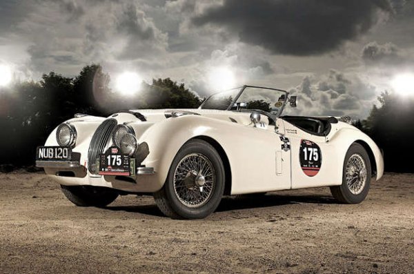 Някаква представа за многофункционалността на 6-цилиндровия двигател Jaguar XK може да се придобие от факта, че той е бил използван първо в следвоенния спортен модел Jaguar XK120 и последно в лимузината Daimler DS420, която е произведена през 1992 г.

От 1948 до 1971 г. това е единственият двигател на Jaguar и следователно се появява във всички модели на марката - от луксозни седани до спечелилия "24 часа на Льо Ман" състезателен D-Type. Компаниите Cooper, HWM, Lister и Tojeiro също са сред специализираните производители, които използват XK за състезателните си автомобили. Може да се намери още в танкове, военни разузнавателни машини, ретро спортната кола Panther J.72 и в пожарна машина Dennis D600. 
