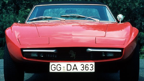 Intermeccanica беше един от няколкото италиански производители, които избраха американски V8 за своите елегантни модели. Германският вносител Ерих Битер обаче убеди компанията да направи европейски модел с двигатели на Opel. Така се роди Indra.
Под дългия, нисък преден капак имаше 2,8-литрови редови шестцилиндрови или 5,4-литров V8 двигател от гамите Opel Admiral и Diplomat.
