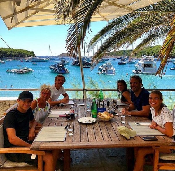 Ландо Норис и семейството му избраха да се разходят до Хърватия