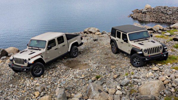 За този цвят от Jeep твърдят, че е вдъхновен от пустинята (оттам идва и името му), като той съвсем не е най-атрактивният, но няма как да се отрече, че стои много ефектно на Jeep Gladiator и Wrangler. За съжаление, Gobi Tan беше достъпен само с поръчка за периода март-юни тази година и вече не се предлага.