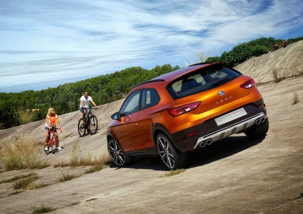 Leon Cross Sport