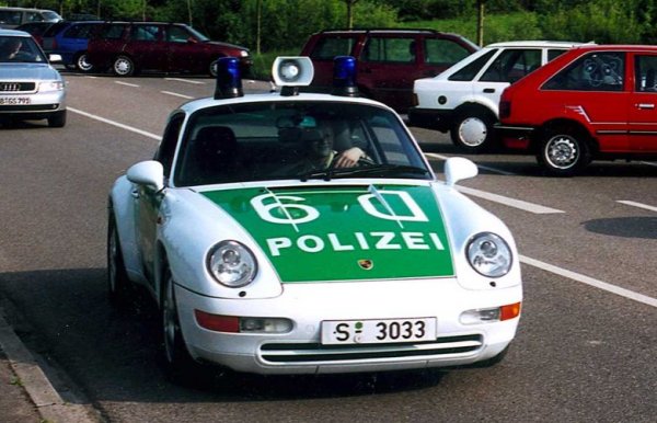 Различни модели на Porsche активно се използват от германската полиция дълго време предимно на магистралите. Сред най-често срещаните модели са Porsche 356, 924, 944 и дори 911 в характерните зелено-бели цветове със сирена и сигнална лампа. Впрочем, произведената милионна бройка от модела 911 през 1996 г. е връчена на полицията, а след края на службата си автомобилът е изложен в музея на Porsche, където се намира и в момента.