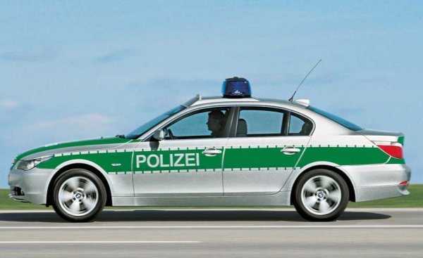 Освен предадените на баварската полиция 35 дизелови 525d Touring и 333 бройки 320d Touring, органите на реда използват и седани от сравнително новото към този момент BMW 5-Series (E60). Техният брой обаче е сравнително малък в сравнение с далеч по-практичното комби.