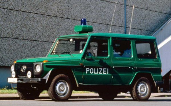 За лошите пътища германската полиция използва „Гелендваген“. Този модел често се среща на служба във Федералната гранична служба, а също така и като машина за охраната в правителствените кортежи.