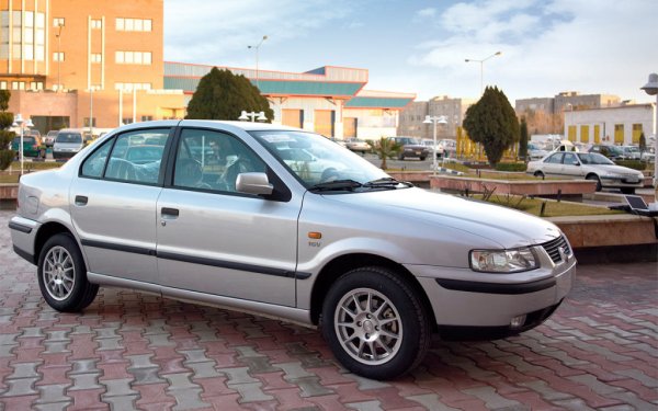 Горе-долу по същото време иранците направиха свой собствен седан, наречен Samand. По отношение на технологиите това е почти същото Peugeot, но с различна каросерия и оригинален интериор. Сега в гамата на Iran Khodro има и нови модели - например Tara, който е на базата на по-модерно Peugeot 301. Въпреки това, никой явно няма намерение да изостави доказаното наследство на &bdquo;405&ldquo;. 