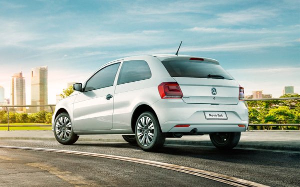 Производството на сегашното поколение на Gol стартира през 2008 г., но предшественикът му със същото име, произведен през далечната 1980 г. на опростена база на Audi 80, остава в продажба до 2015 г. Вярно е, че сегашният модел няма да подобри този рекорд, като постепенно бива заменян от хечбека Volkswagen Polo, който не се различава много от европейския и е направен на модерната архитектура MQB-A0. 