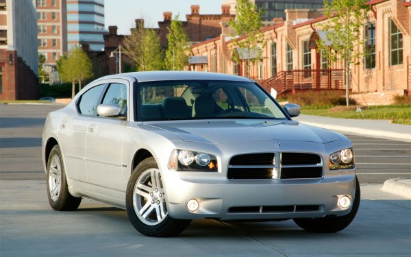 През 2007 г. алиансът Daimler-Chrysler вече се е разпаднал, но резултатите от сътрудничеството му се виждат в наши дни. Факт е, че Chrysler е &bdquo;женен&ldquo; за Fiat от 8 години, но много от моделите му са свързани с Mercedes-Benz E-Class (W211), който дебютира преди 20 години. Неговата платформа, макар и със забележим брой промени, беше използвана за създаване на американската LX, върху която бяха построени бруталните Chrysler 300, Dodge Charger и Dodge Magnum. 