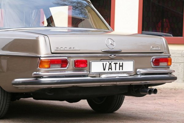 Mercedes-Benz 300 SEL 6.3. Автомобилът е възстановен от тунинг студиото Vath 