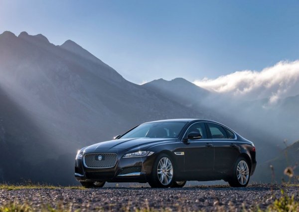 Jaguar XF - поевтиняване с 54,8%
