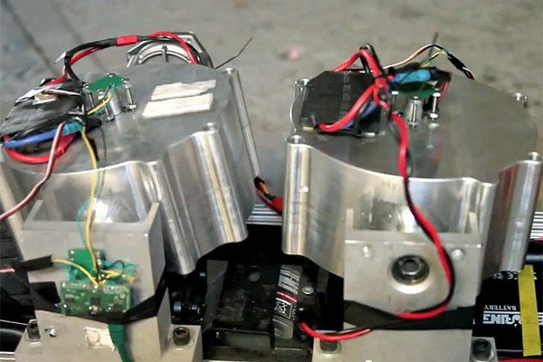 Lit Motors C1 - двуместен електромобил, който пази равновесие с помощта на жироскоп  