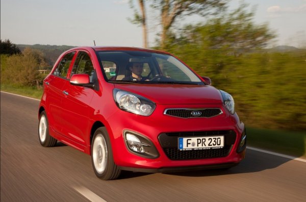 Второто поколение Picanto излезе в продажба през 2011 г. и имаше седемгодишна гаранция с лимит от 150 000 км &ndash; това е една от причините много автомобили да се обслужват редовно. Под капака се намира един от двата двигателя от успешната серия Kappa, и двата с многоточково впръскване и верига без поддръжка. Благодарение на хидравличното регулиране на клапанните просветления, те добре понасят LPG. 