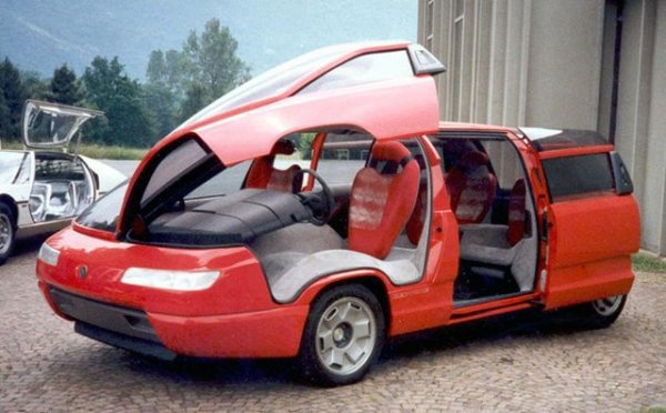 В случая знаменитото дизайнерско ателие подхожда нестандартно, като поставя V12 двигател на миниван. За донор е използвана суперколата Lamborghini Countach Quattrovalvole, чийто базов вариант развива мощност от 455 конски сили.
