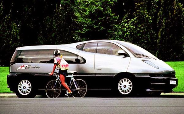 Концептуалният Columbus е създаден по случай 500-годишнината от откриването на Америка, като неговият външен вид е поверен на ателието Italdesign и е разработен лично от легендарния Джорджето Джуджаро.