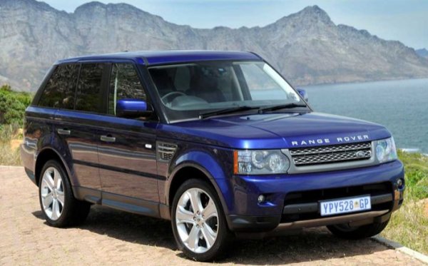 За разлика от големия Range, който носи рамата в продължение на 4 десетилетия, дебютиралият през 2005 г. Sport мина само с едно поколение. За него и ще стане дума. Въпреки неспортната си конструкция, всъдеходът от Солихол е напълно кокуретноспособен както на асфалта, така и извън него. Топ-версията V8  Supercharged (SVR се появи при следващата генерация) вдига 100 км/ч от място за 6,2 секунди, което е по-бързо от MINI JCW. Отличен показател за машина с тегло 2,5 тона.