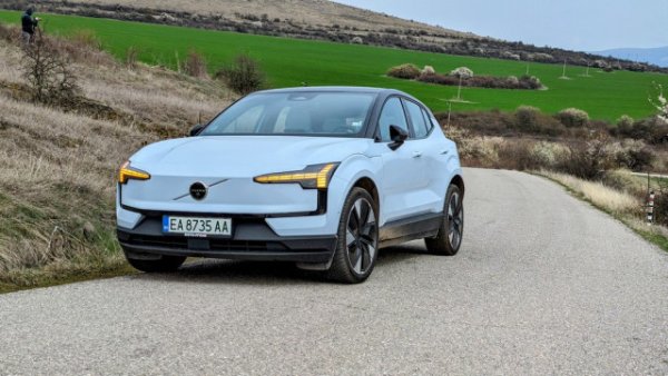 Пазарен дял: 4.2%

Новото Volvo съчетава висока цена с относително малък пробег, но явно успява да компенсира това със забележителните си динамични качества. Още в дебютната си година на българския пазар EX30 попада в челната петорка. 
