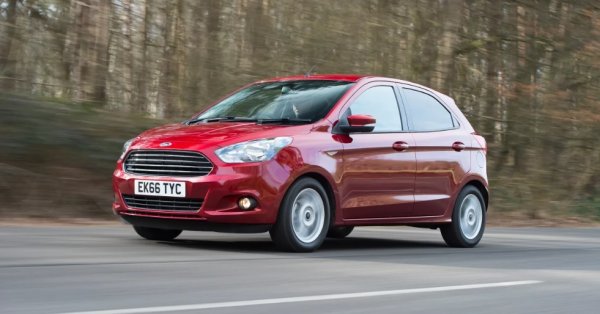 За: Забавно шофиране, много оборудване, ниски експлоатационни разходи

Против: Не е толкова бърз, колкото конкурентите, багажникът е най-малкият тук

Лесно е да се забележат корените на този Ford като бюджетен автомобил в леко тромавия му стил. Ако обаче изберете Ka+ в правилното ниво на оборудване, ще получите състезателни допълнения като алуминиеви джанти и предни фарове за мъгла. 

Базиран на същото шаси като брилянтната Fiesta от предишното поколение, Ka+ има пъргаво управление плюс изненадващо меко возене. И макар 1,25-литровият бензинов двигател да е с ниска мощност, той е много пестелив и комбиниран с добра петстепенна ръчна скоростна кутия. Намира се вариант 1.2 Studio с пробег 72 000 км за скромните 7300 евро.
