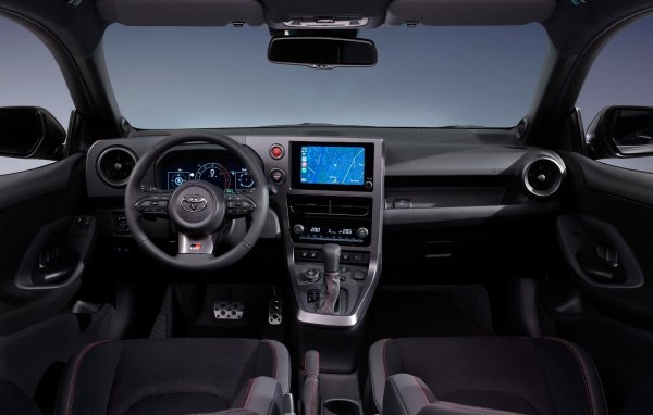 Данните за ускорението на на обновената &bdquo;ракета&ldquo; още не са обявени официално, но е сигурно, че GR Yaris ще се справи по-добре от своя предшественик, който вдигаше 100 км/ч от място за 5,5 секунди и развиваше максимална скорост от 230 км/ч. Съотношението мощност/тегло е 4,57 кт/к.с.
