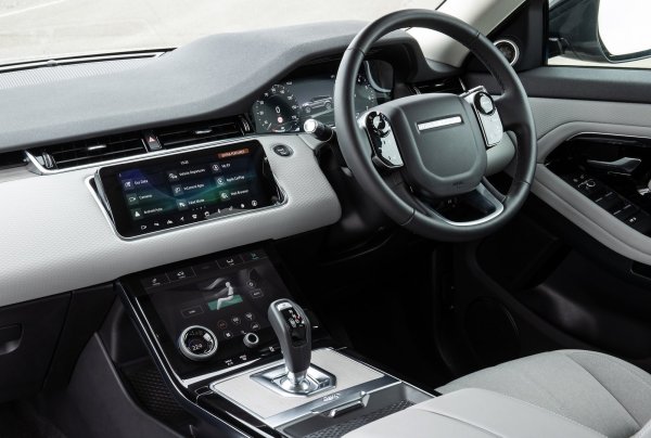 Луксозният британски офроуд SUV, който е и най-тежкият автомобил в класацията, въпреки това може да достигне 213 км/ч и да ускори от 0 до 100 км/ч за 6,4 секунди. Теглото на този Evoque е 2157 кг, което означава съотношение тегло/мощност от 6,98 кг/к.с.
