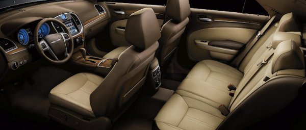 <p>Wards Auto подреди 10-те най-добри автомобилни интериора за 2012 година <br /><br />Chrysler 300 Luxury</p>