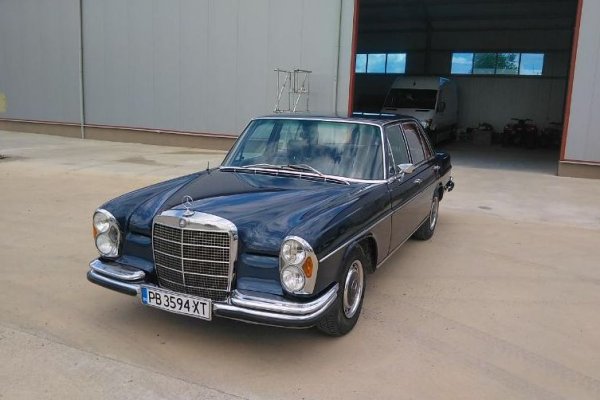 При този "S 280", предлаган в Пловдив, имаме само датата на производство (март 1971) и мощността - 200 конски сили. На тяхна база допускаме, че става дума за 280 SE 3.5  - първия следвоенен Mercedes с работен обем над 3 литра. Колата е с автоматични скорости и, според продавача, с пробег от едва 80 000 км. 
