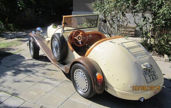 Девет десети от всички предлагани довоенни Bugatti са всъщност по-късни реплики. Тази е създадена през януари 1978, с 1.9-литров бензинов двигател Volkswagen с мощност 78 конски сили. Предлага се в Свети Влас. 
