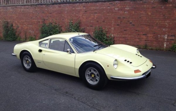 В обявата е посочена като "Ferrari Dino", но истината е, че италианският производител се опитва да наложи този автомобил като отделна, малко по-достъпна марка. Sports Car International класира Dino 246 сред 10-те най-добри спортни коли на 70-те години. Тази е от март 1972, с мощност 194 конски сили и пробег 86 000 км. Предлага се от една от големите софийски автокъщи. 
