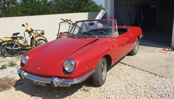 Произведена през май 1969, с 54 000 км пробег. Продавачът от Силистра твърде, че е нов внос от Франция, реставриран "на 90% само с оригинални части", и очакващ само пребоядисване. 
