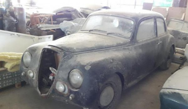 Класически модел на Lancia, проектиран от гения Виторио Яно и въвел първия серийно произвеждан V6 двигател на пазара. Добре съхранена версия се продава по европейските търгове за 40-50 хиляди евро. Тази бройка е явно за реставрация, но продавачът уверява, че е комплектована, с резервни части и документи. Предлага се в София. 
