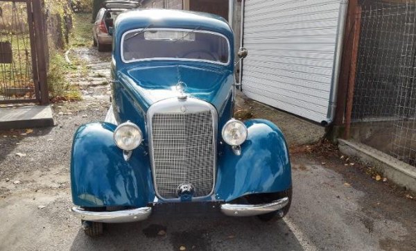 170 V е най-продаваният модел на Mercedes до Втората световна война, като буквата V идва от Vorn - отпред, за да покаже предноразположения двигател (за разлика от Mercedes-Benz 170H, при който моторът е отзад. Тази кола е произведена през април 1937 година, продавачът от Банкя отказва информация по телефона, а само на място. 
