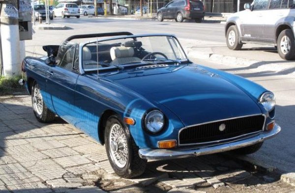 MGB, произвеждан между 1962 и 1980, е един от най-популярните британски двуврати спортни автомобили. Тази бройка е от май 1971, с 95 коня мощност и 127 000 км пробег. Предлага се в София. 
