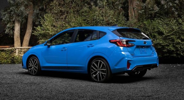 Статус: Не се предлага вече в Европа

Тази кола никога не стана пазарна сензация в Европа, но въпреки това си спечели верни почитатели и добра репутация. След плахите опити да я пробута тук като маломощен и скъп хибрид, Subaru оттегли Impreza от почти всички европейски пазари, включително и България. В САЩ вече се предлага четвъртото поколение, с двулитров бензинов мотор и задвижване на четирите колела, и със стартова цена 24 085 долара (по-малко от 43,000 лева). 
