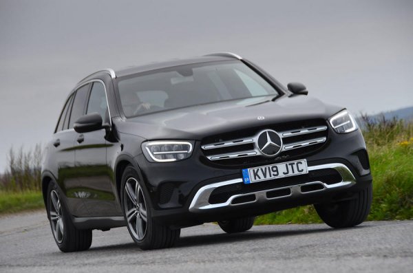 Този модел е в състояние да се конкурира с всеки друг кросоувър, но за това е необходимо да "съберете" подходящото оборудване. И освен това ще трябва да се примирите с вялото управление на волана.