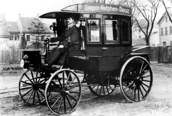 През 2020 г. съвременният автобус, чиято история започва с машината Omnibus, навършва 125 години. Първата моторизирана многоместна машина за превоз да пасажери започва да се движи по маршрута Зиген - Нефтен - Деуз в Германия на 18 март 1895 г. Той е производство на компанията Benz & Co. от Манхейм. Заради технически проблеми и лошото време маршрутът е закрит през декември 1895 г., но началото е дадено.
