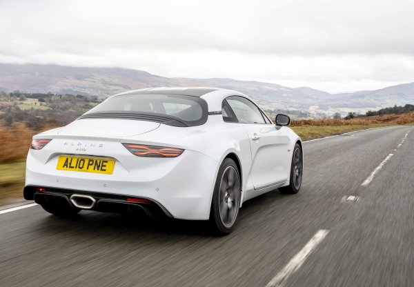 Не е тайна, че в създаването на спортния автомобил имаха пръст специалисти от Catherham, които планираха паралелно пускане на тяхната версия на модела, но британците не успяха и в крайна сметка напуснаха проекта. Французите останаха сами и съдбата на новия Alpine беше застрашена, но A110 все пак стигна до поточната линия и все още е в експлоатация.
