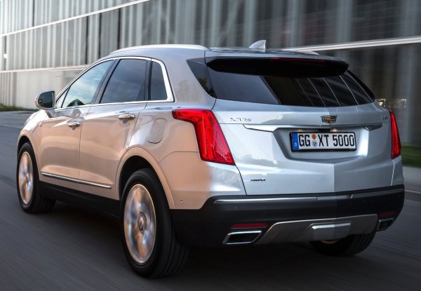 В същото време неоригиналните консумативи водят до проблеми с колата (това впрочем важи за повечето автомобили). На всичко отгоре SUV-моделът на Cadillac е оборудван с 3,6-литров бензинов двигател с 314 к.с., което означава и сериозен данък.