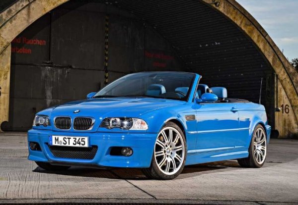 Да посрещнеш новото хилядолетия със стара &bdquo;емка&ldquo; не е добра идея и затова през 2000 година баварците представят ново поколение на модела - E46. Под алуминиевия капак на машината е поставен 3,2-литров атмосферен мотор с 343 к.с. (достъпни при 7900 об/мин) и 365 Нм. Смяната на предавките става с доработен &bdquo;робот&ldquo; SMG II или с механична скоростна кутия.

След промените ускорението от 0 до 100 км/ч вече отнема 5,2 секунди, а до ден-днешен мнозина твърдят, че това е един от моделите на BMW M с най-впечатляващи настройки на шасито. Единственият минус е отказът от седана, като този модел се предлага само като купе и кабриолет.