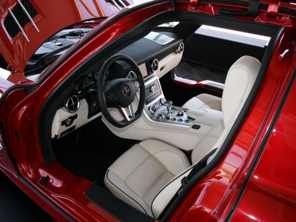 "ОЧАРОВАНИЕ БЕЗ КРАЙ" - ексклузивното роудшоу Mercedes-Benz Star Experience