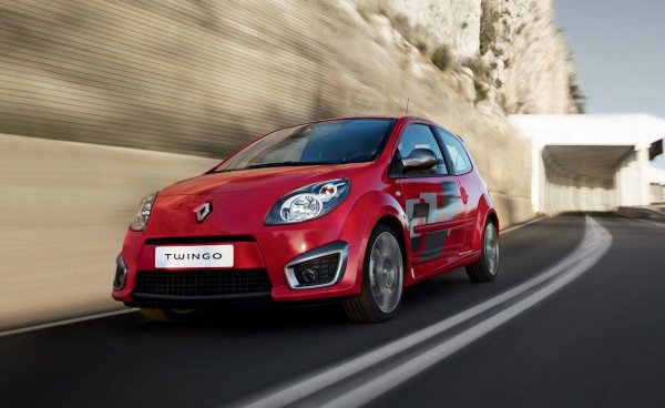 Ако най-мечтаните RS модели са изключително бързите Clio и Megane, от феновете на бързите коли на Ranult имали и още една интересна опция в лицето на Twingo RS. Предлаган между 2008 и 2013 година, този модел впечатлявал много повече с компактен размер и ниско тегло, отколкото с изумителна мощност. Неговият 1,6-литров двигател постигал само 133 конски сили, които ускорявали колата от 0 до 100 км/ч за невпечатляващите 8,7 секунди.

Все пак, Twingo RS предлагал доста гъвкаво шаси, което можело да бъде още по-твърдо при версията Cup. Компактната машина обожавала завоите и това, да бъде карана на предела. Но и това не помогнало да бъдат привлечени достатъчно клиенти &ndash; все пак всички предпочитали Clio и Megane, а Twingo си останал рядкост.