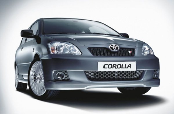 Доста преди Mini да направят суперчарджъра популярен с модела Cooper S, Toyota предлага своя хтохеч Corolla 1.8 VVT-L Compressor. Компресорът увеличава мощността на 1,8-литровия двигател от модела T Sport до 218 конски сили, което спомага за ускорение от 0 до 100 за 6,9 секунди и максимална скорост от 230 км/ч.

Въпреки тези цифри, и сваленото с 15 мм окачване спрямо T Sport, управлението и поведението на компресорния модел не са задоволителни. Към несполуките може да се добави и липсата на тяга във високите обороти, като всичко обяснява защо производството е сведено до едва 250 бройки.