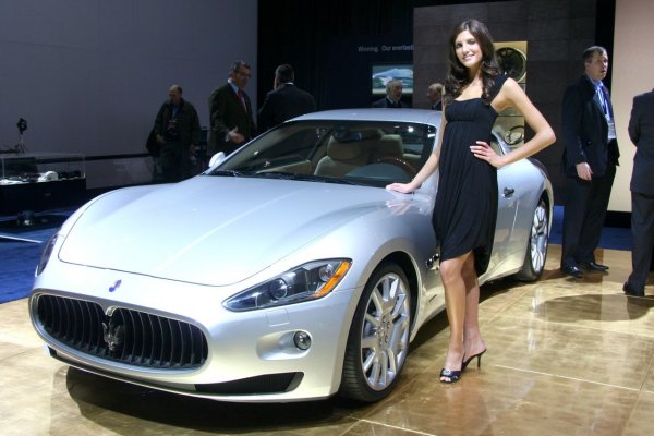 Момичетата на автосалон Детройт 2009