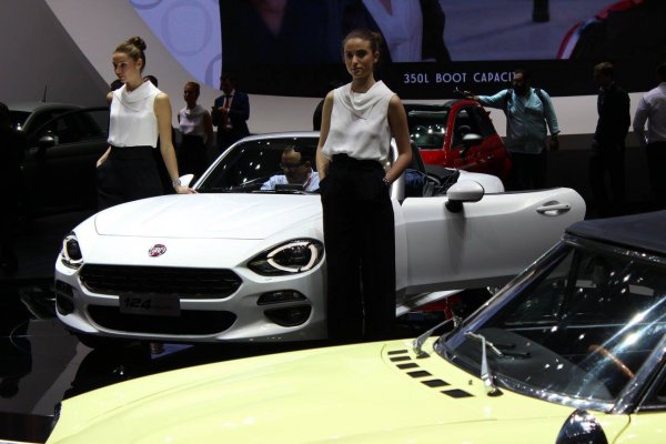 Италианският пазар, основен за марката, се затвори по-рано от останалите, но и излезе от ступора малко по-рано. Спадът на годишна база е 48%, пазарният дял пада до 4.6%. 
