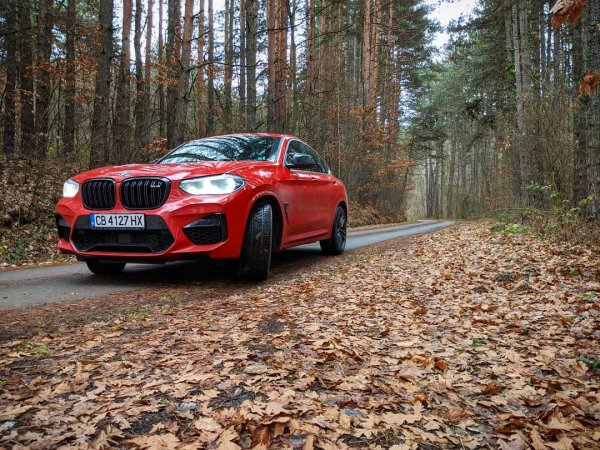 Премиум сегментът по традиция е по-слабо засегнат при кризи, а и при него отложените доставки са по-силно застъпени. С 32 на сто спад през 2020, BMW увеличава пазарния си дял до 5.4%.
