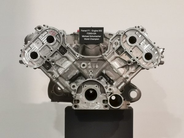 Още един двигател, който е използван само за тестове, като е поставян на болида Ferrari F2003-GA. С него обиколки са въртели Михаел Шумахер, Фелипе Маса и тест-пилотът Лучно Бурти през една от годините, в които Шумахер става световен шампион. Допълнителна ценност на V10 мотора придава автографът от германския пилот. За тази рядкост колекционер плати 42 000 евро.