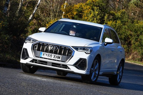 Рейтинг на надеждност - 87,4% 

Проблемите са засегнали 43% от собствениците на Q3, като различни електрически компоненти причиняват най-много проблеми, следвани от каросерията, спирачките и горивната система. При 50% от автомобилите ремонтът е отнел повече от седмица. И въпреки че 86% от разходите са покрити, 14% от собствениците са платили между 501 и 1000 лири.