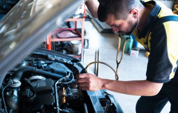 Всички тези тестове са полезни, за да отсеете очевидния боклук, но те не са в състояние да разкрият по-сложни проблеми. Съветът ни е, щом намерите добре изглеждаща кола без видими признаци за предстояща кончина на двигателя, да я минете през професионална диагностика. Тя включва демонтаж на свещите, измерване на компресията, оглед на клапани и цилиндри с ендоскоп. Ако и тези тестове не открият проблеми, вече можете да мислите за нотариус. 
