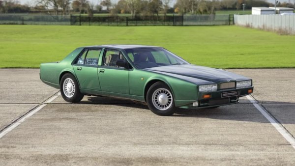Клиентите на Aston не са убедени, че Lagonda е тяхната визия за бъдещето на марката и за 16-годишен производствен цикъл са направени само 645 автомобила. Печалната надеждност на колата и цифровото табло (за първи път в света) също не помагат много. В наши дни тяхната рядкост и луд стил ги правят много желани класики, като най-добре запазените екземпляри се продават за над 100 000 долара. 