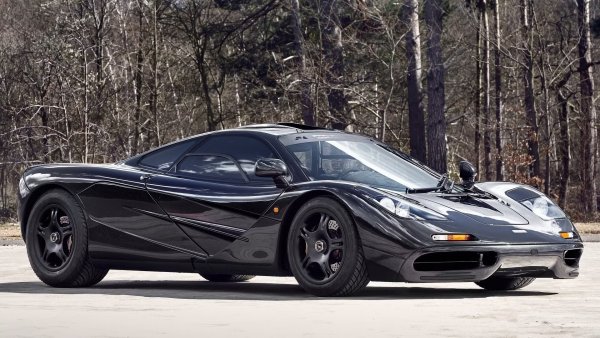 Двигател - 6,1-литров V12

Мощност - 627 к.с.

Ускорение от 0 до 100 км/ч - 3,2 секунди

Почти невъзможно е да се разбере как един от най-емблематичните суперавтомобили в света може да се бори да намери купувачи, но благодарение на космическата си цена и икономическата крида, много автомобили остават непродадени в продължение на години. Планът за производство на 300 автомобила скоро е изоставен, като в крайна сметка са направени 106 екземпляра - както шосейни, така и състезателни автомобили.